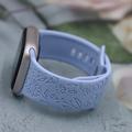 Apple Watch Series 11/10/9/8/SE 3/SE (2022)/7/SE/6/5/4/3/2/1 -kukkakuvioinen silikonirannekoru - 42mm/41mm/40mm/38mm - Violetti sininen