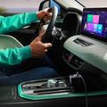 GC15 83W autolaturi, jossa on reaaliaikainen jännitemittari - musta
