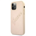 Guess Saffiano Vintage Script iPhone 12/12 Pro Kotelo - Kulta