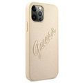 Guess Saffiano Vintage Script iPhone 12/12 Pro Kotelo - Kulta