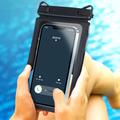 IPX8 vedenpitävä PVC-puhelimen pussi alle 9,5 tuuman kaksikerroksiselle matkapuhelimelle, joka on suljettu kuivapussi hihnalla - musta