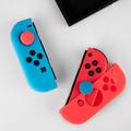 Nintendo Switch -ohjaimen silikonikotelo, jossa on peukalokahvan suojukset - punainen / sininen