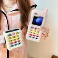 Samsung Galaxy Z Flip6 Retro-pehmokotelo, jossa kirjailtuja valintanäppäimiä - vaaleanpunainen
