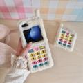 Samsung Galaxy Z Flip6 Retro-pehmokotelo, jossa kirjailtuja valintanäppäimiä