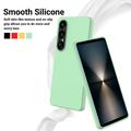 Sony Xperia 1 VII Nestemäinen silikonikotelo käsihihnalla
