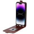 iPhone 15 Pro Pystysuora Lompakkokotelo Korttipaikalla - Ruskea