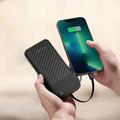 Wozinsky W11-W 10000mAh:n varavirtalähde, mukana 4 kaapelia, puhelinteline ja LED-taskulamppu - musta