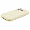 iPhone 16 Pro Candy Color Wavy TPU-kotelo - keltainen