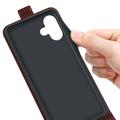 iPhone 16 Pystysuora Lompakkokotelo Korttipaikalla - Ruskea