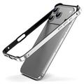 iPhone 17 Pro Max -metallipuskuri korotetuilla reunoilla - hopea