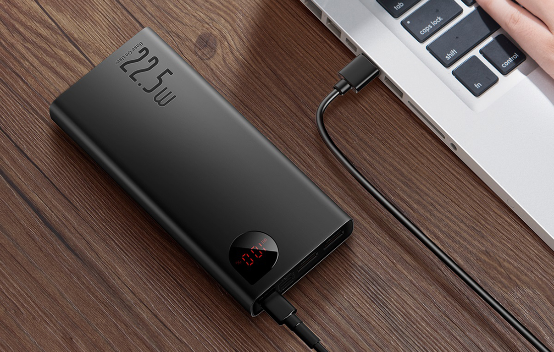 Baseus Adaman Metallinen digitaalinäytön tehopankki 10000mAh ja USB-C-kaapeli - musta