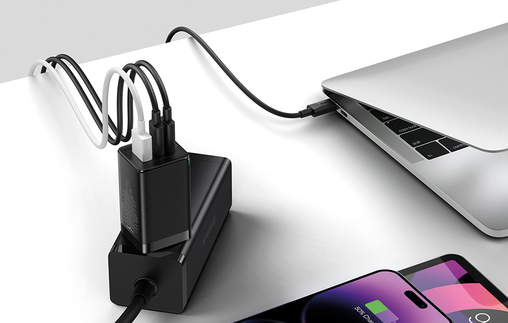 Baseus GaN5 Pro 65W seinälaturi - 2xUSB-C, USB-A - musta