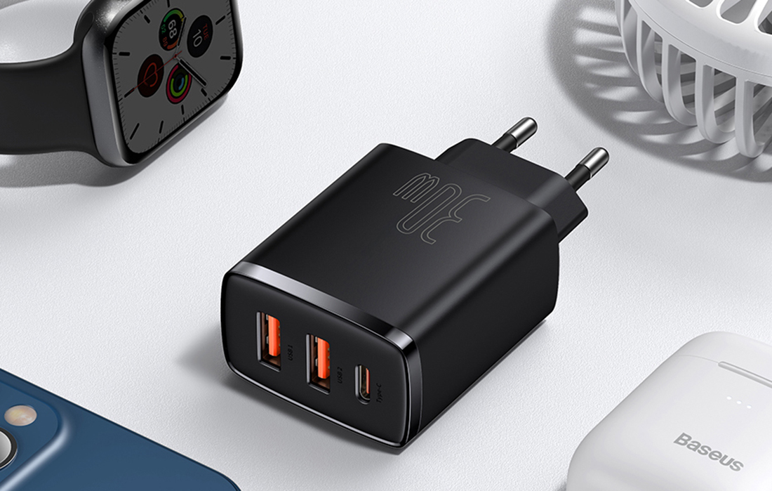 Baseus Compact Pikalaturi 30W - USB-C PD, 2xUSB - Musta