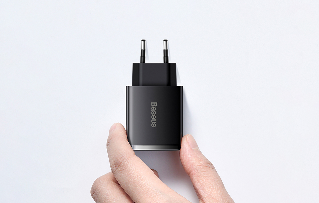 Baseus Compact Pikalaturi 30W - USB-C PD, 2xUSB - Musta