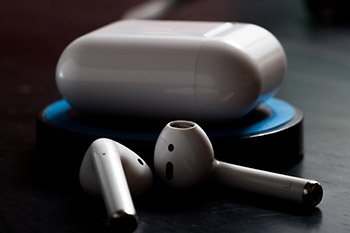 AirPods & langaton latauskotelo