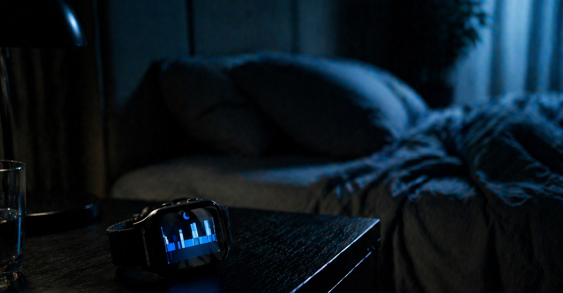 Moderni &auml;lykello unen seurannalla ja edistyneill&auml; terveystiedoilla